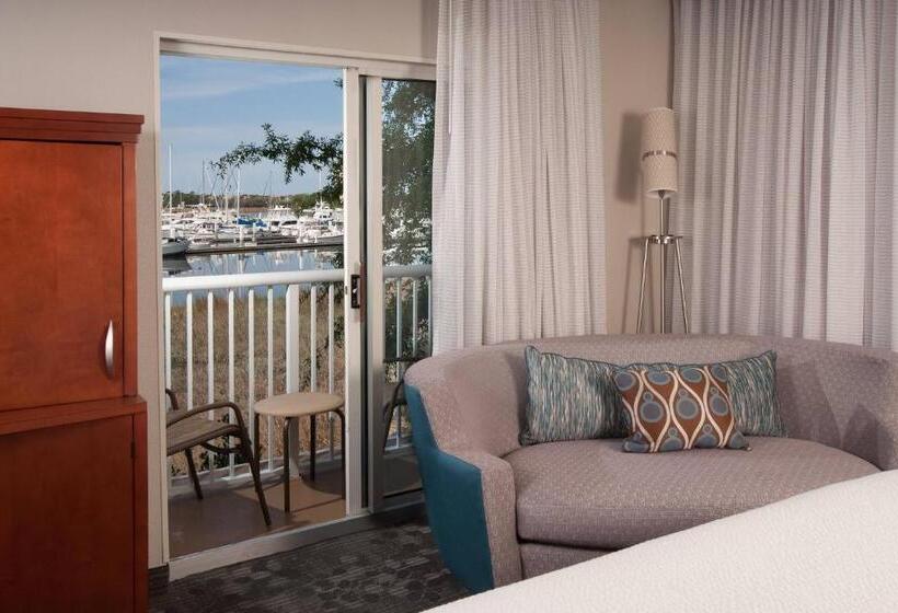 带大床的标准间, Courtyard Charleston Waterfront