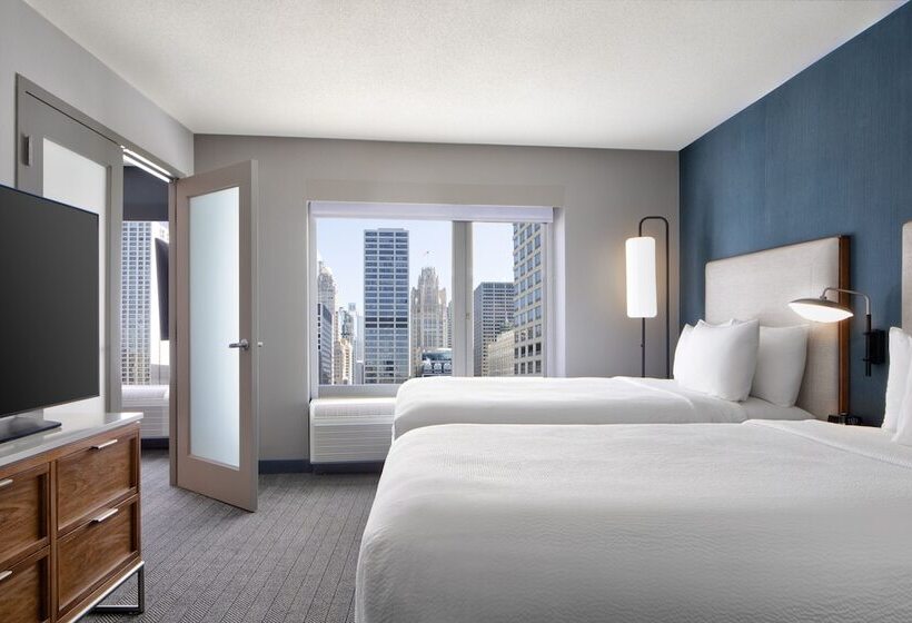 Suite, Courtyard By Marriott Chicago Downtown/river North