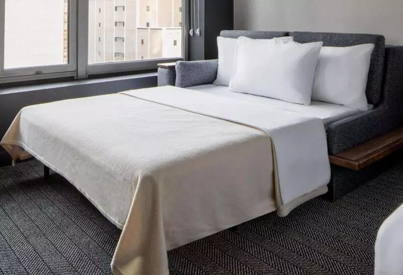 キングサイズベッドのスタンダードルーム, Courtyard By Marriott Chicago Downtown/river North