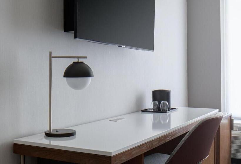 اتاق استاندارد با تخت بزرگ برای معلولان, Courtyard By Marriott Chicago Downtown/river North