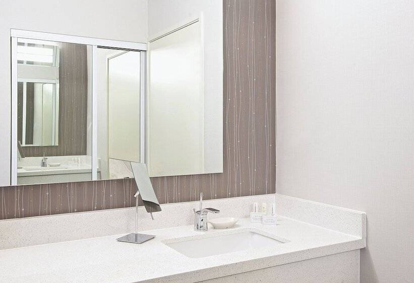 Люкс, Courtyard Palm Desert