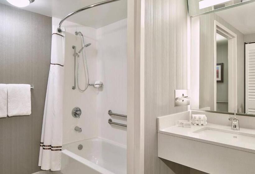 חדר סטנדרט מותאם לאדם עם מוגבלויות, Courtyard Portland Downtown/convention Center