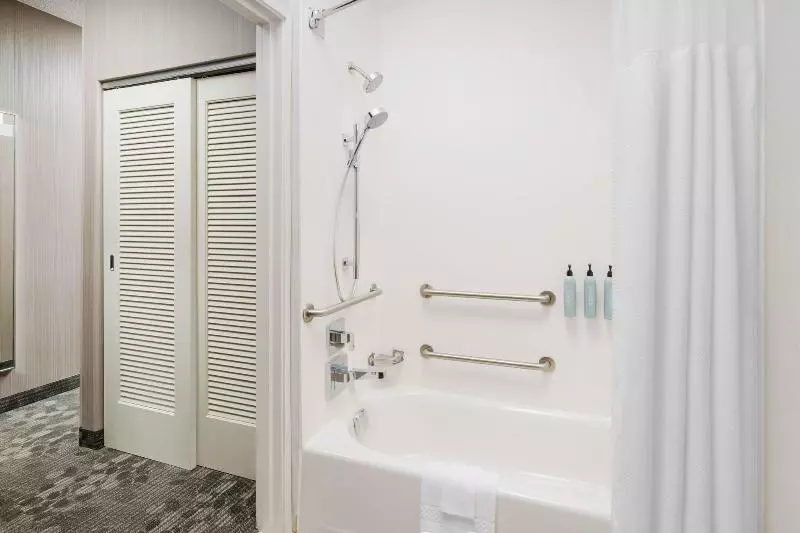 اتاق استاندارد با تخت بزرگ, Courtyard By Marriott Roseville