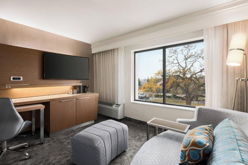 스탠다드 룸 킹사이즈 침대, Courtyard By Marriott Roseville