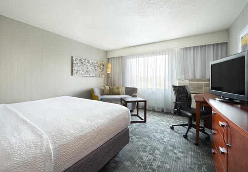 اتاق استاندارد با تخت بزرگ, Courtyard Mishawaka University Area