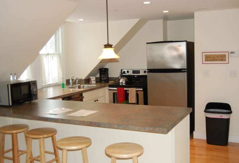 شقة غرفتين, Cranmore Inn