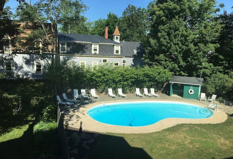 جناح غرفتين نوم, Cranmore Inn