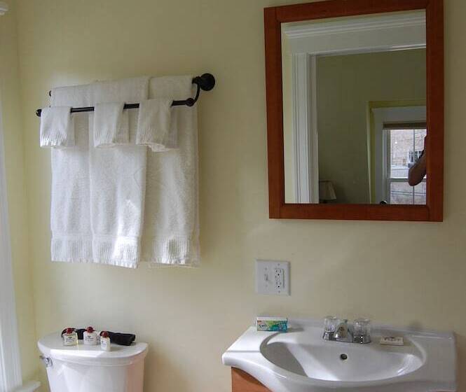 جناح غرفتين نوم, Cranmore Inn