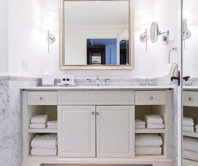 デラックスルーム, The Charleston Place