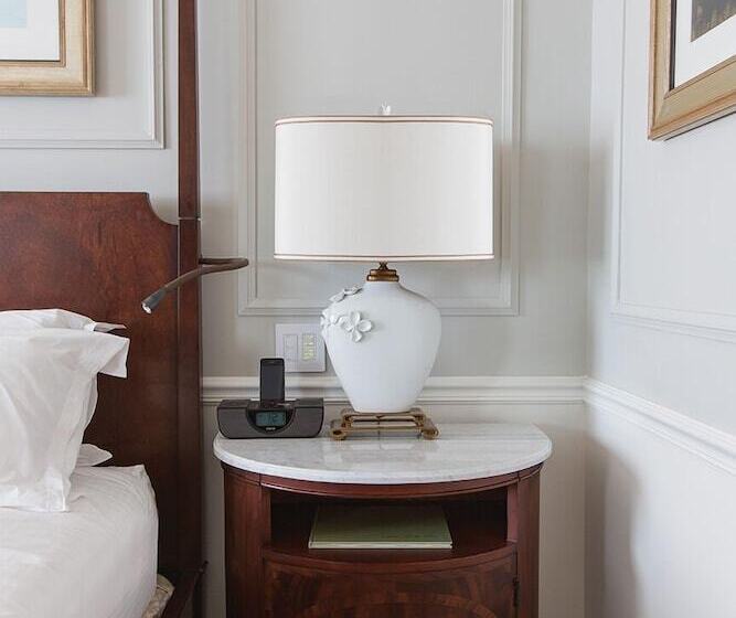 デラックスルーム, The Charleston Place