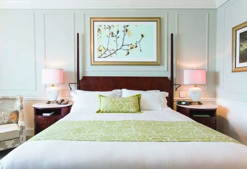 デラックスルーム, The Charleston Place