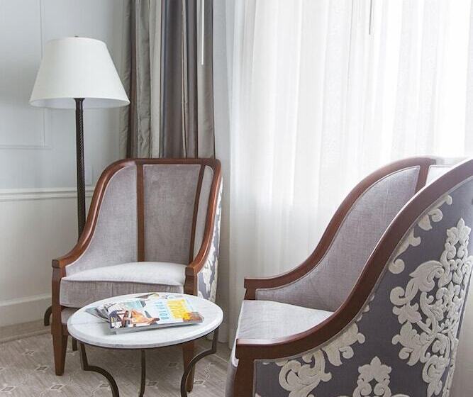 クラブルーム, The Charleston Place