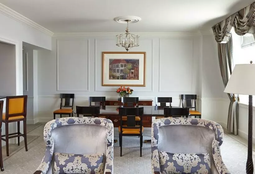 デラックススイート, The Charleston Place