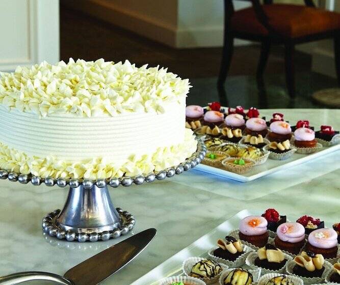 クラブスイート, The Charleston Place