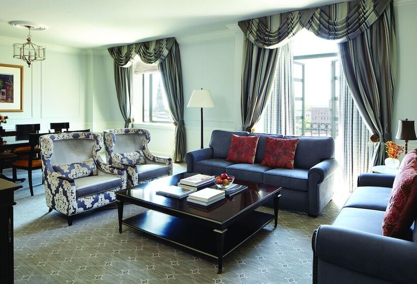 جناح كلوب, The Charleston Place
