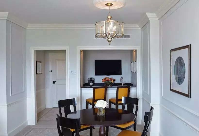 クラブスイート, The Charleston Place