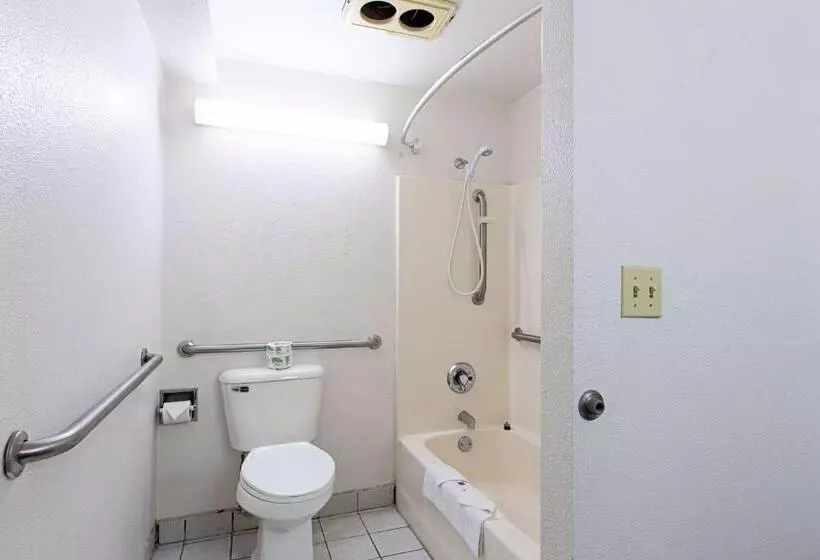 身障者適用スタンダードルーム, Motel 6 Pendleton, Or  West