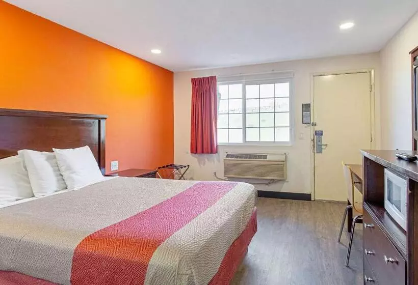 身障者適用スタンダードルーム, Motel 6 Pendleton, Or  West