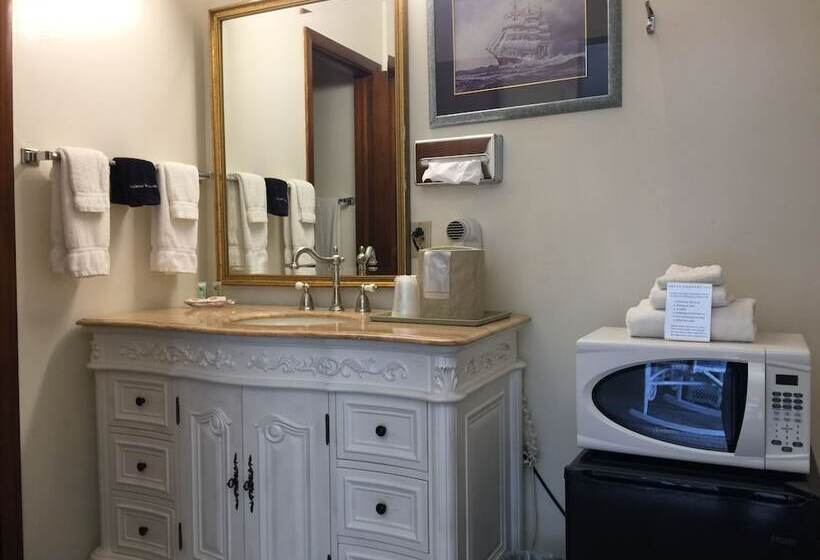 Номер Стандарт, Crest Country Inn