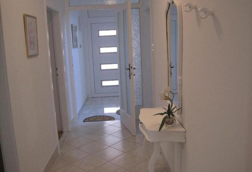 آپارتمان 1 خوابه, Ina Apartments