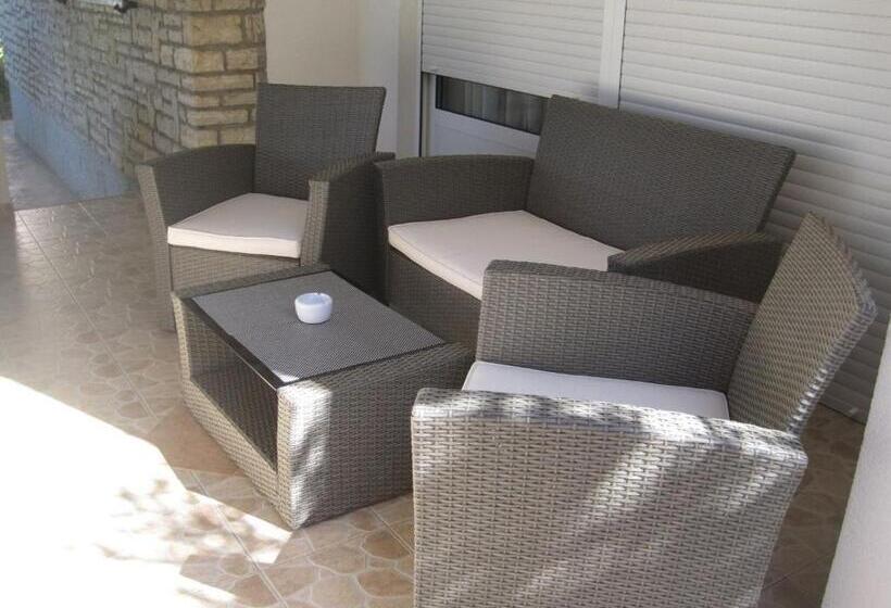 آپارتمان 1 خوابه, Ina Apartments