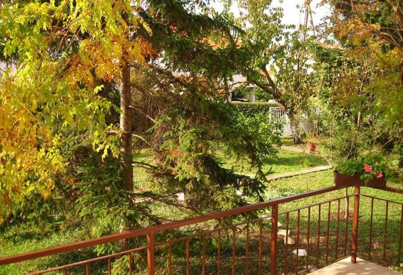 آپارتمان 1 خوابه, Ina Apartments