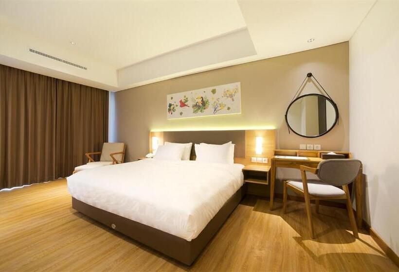 דירת פרמיום 2 חדרי שינה, Aviary Bintaro