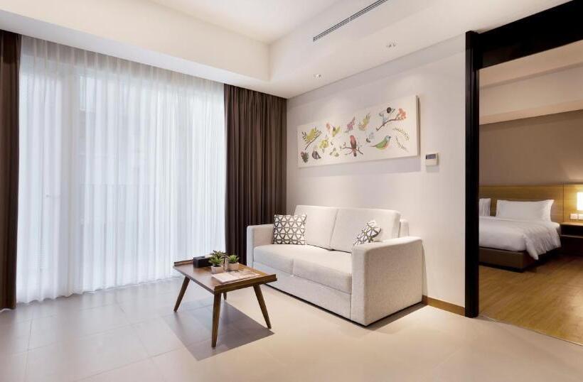 דירת פרמיום 2 חדרי שינה, Aviary Bintaro