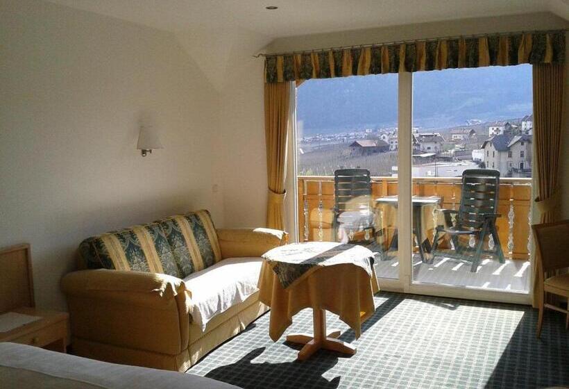 패밀리 룸, Flora