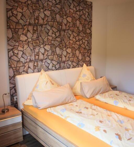 דירת חדר, Zur Brücke