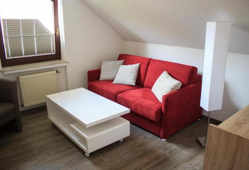 דירת חדר, Zur Brücke