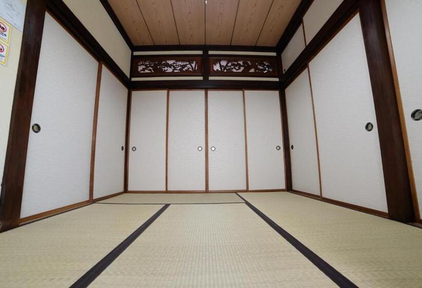 Quarto Triplo Economy, Guesthouse Iwase