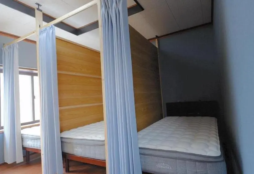 تختخواب در اتاق مشترک, Guesthouse Iwase
