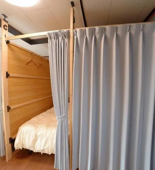 تختخواب در اتاق مشترک, Guesthouse Iwase