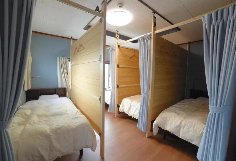 تختخواب در اتاق مشترک, Guesthouse Iwase