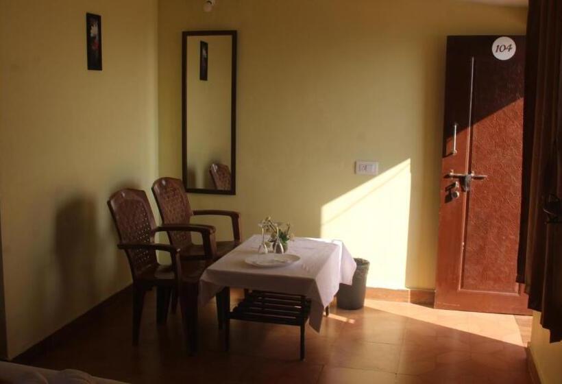 اتاق استاندارد با چشم‌انداز کوهستان, Kollanoor Guest House