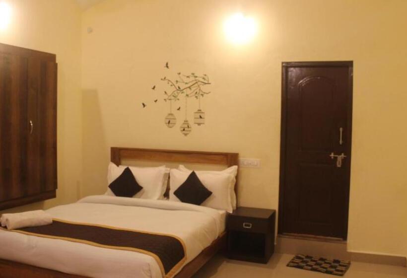 اتاق استاندارد چهار تخته, Kollanoor Guest House