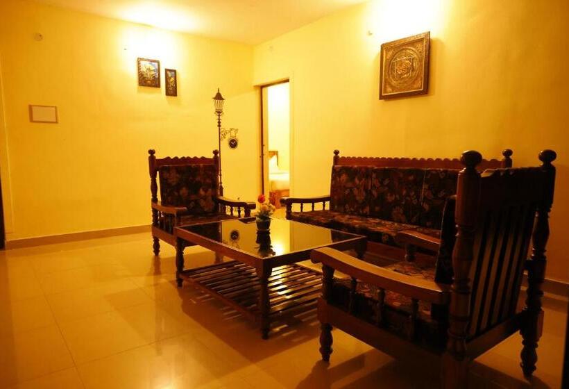 اتاق استاندارد چهار تخته, Kollanoor Guest House