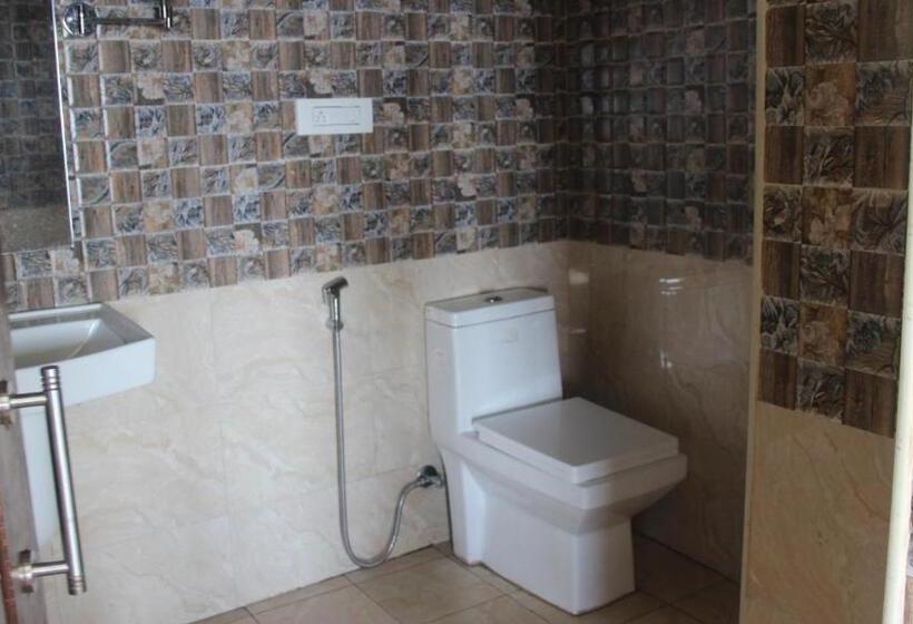 标准间带阳台, Kollanoor Guest House