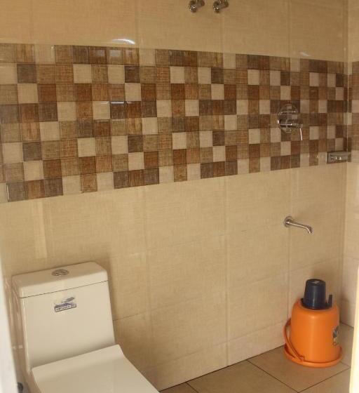 اتاق لوکس, Kollanoor Guest House