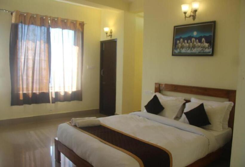 اتاق لوکس با بالکن, Kollanoor Guest House