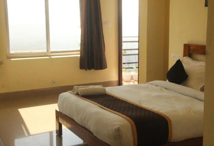 带阳台的豪华间, Kollanoor Guest House