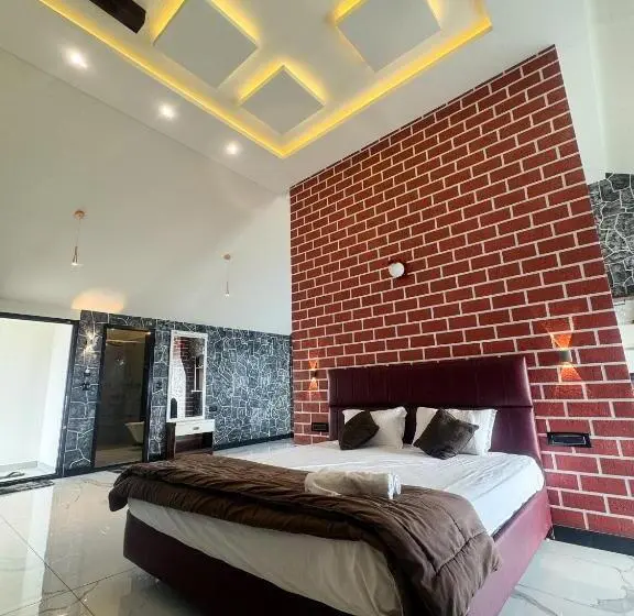 سوییت با چشمانداز کوه, Kollanoor Guest House