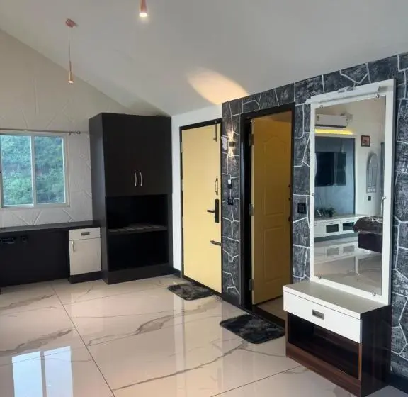 سوییت با چشمانداز کوه, Kollanoor Guest House