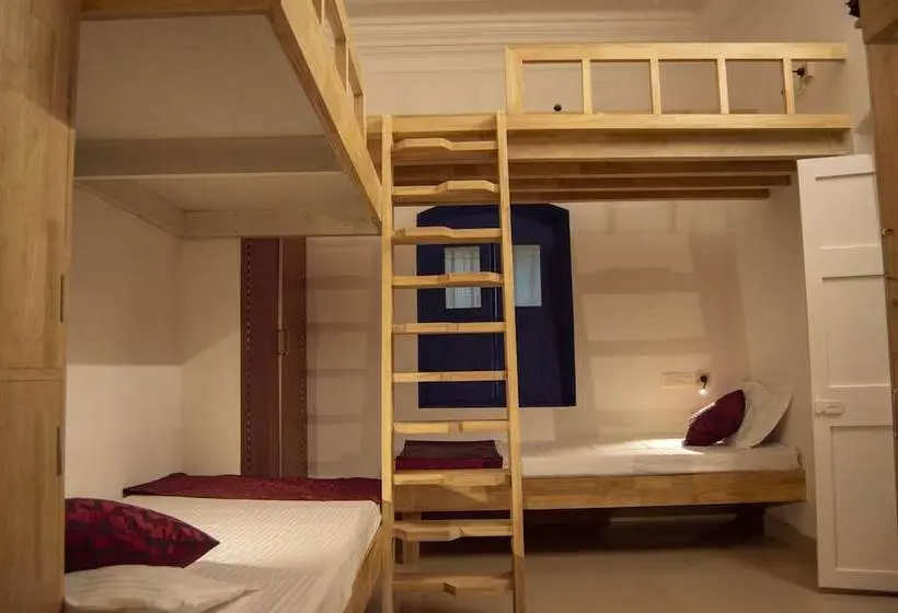 Bed in Shared Room, Roambay