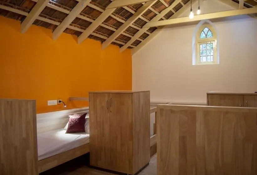 Bed in Shared Room, Roambay