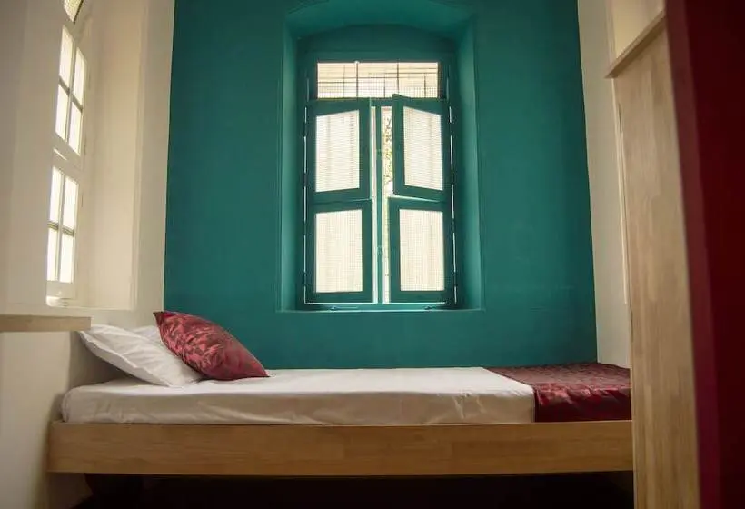 Standard Single Room, Roambay