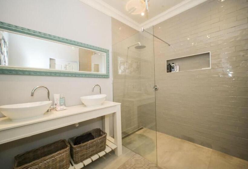 Номер Стандарт, 182 Old Transkei Road