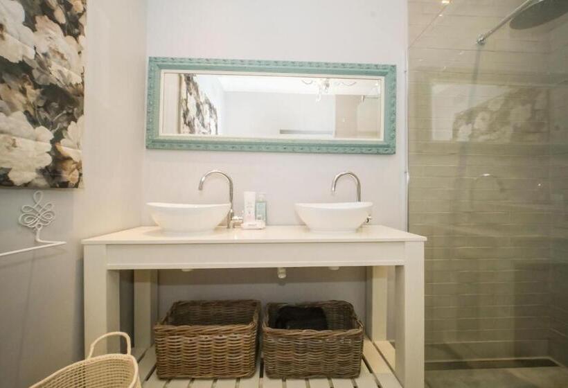 Номер Стандарт, 182 Old Transkei Road