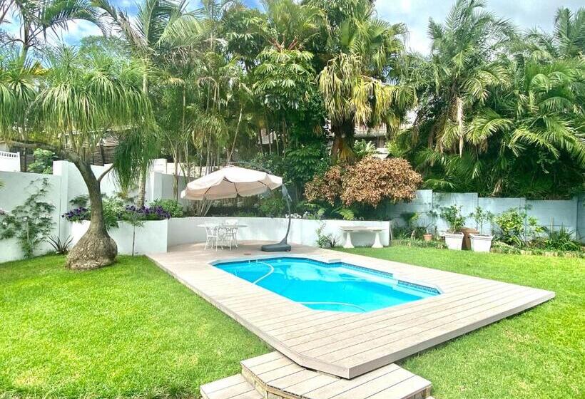 Номер Стандарт Вид на Бассейн, 182 Old Transkei Road